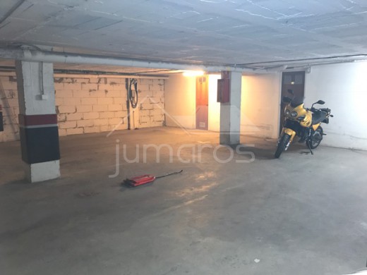 Parking avec cave en sous-terrain