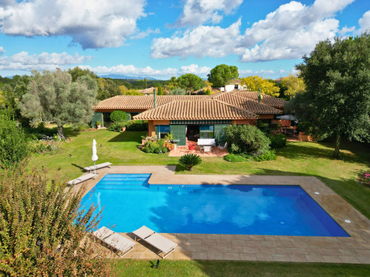 Maison de plain-pied au Golf de Torremirona avec piscine