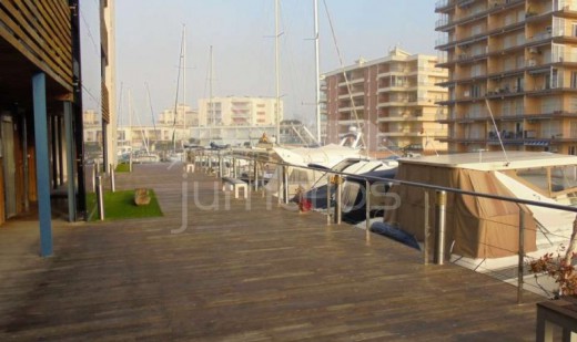 Luxueux appartement avec terrasse panoramique de 60 m2 vue mer et montagne.