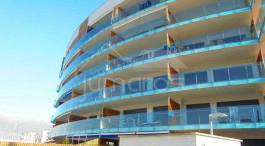 Luxueux appartement avec terrasse panoramique de 60 m2 vue mer et montagne.