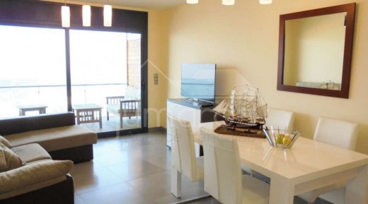 Luxueux appartement avec terrasse panoramique de 60 m2 vue mer et montagne.