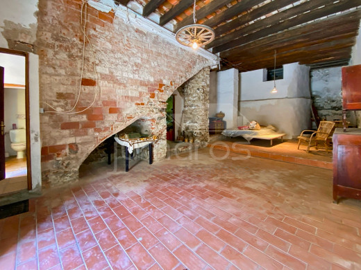 Maison traversante au coeur du village de Vilamaniscle, Espagne