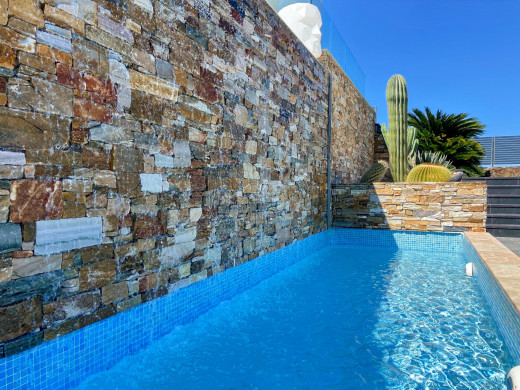 Luxury villa with impressive sea views on the first line in Llançà