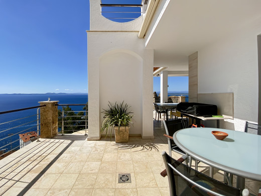 Villa de lujo con vistas panorámicas al mar y licencia turística en Roses