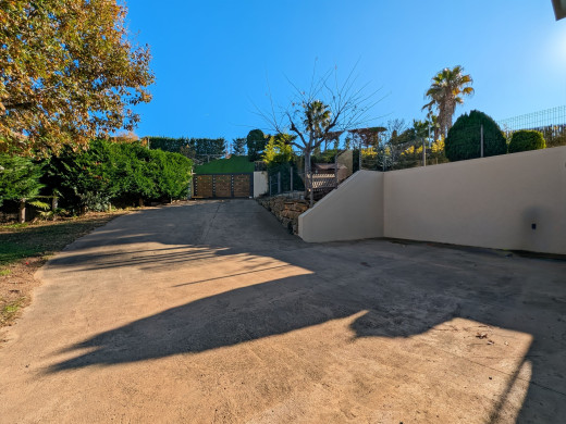 Maison de luxe à l'Escala avec grand jardin, piscine et garage