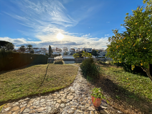 House with private mooring in Empuriabrava