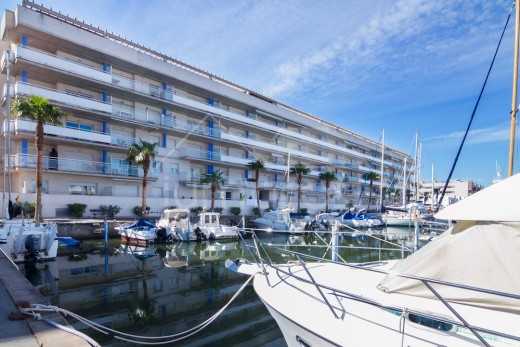 42m2, rénové, vue canal, terrasse 10m2, piscine communautaire