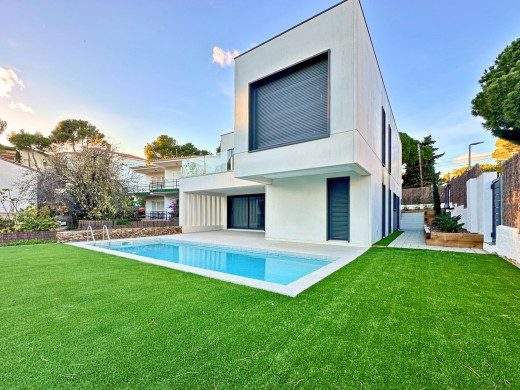 Villa neuve à Llançà, vue mer à 50 mètres de la plage