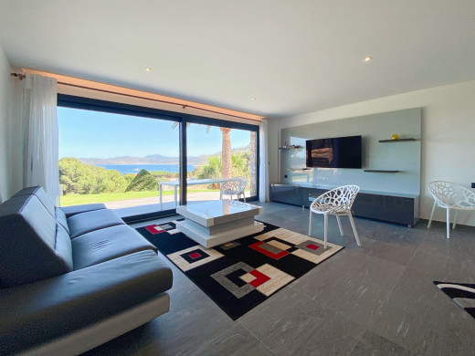 Luxury villa with impressive sea views on the first line in Llançà