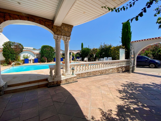 Belle maison avec piscine dans un quartier calme à Mas Boscà, Roses
