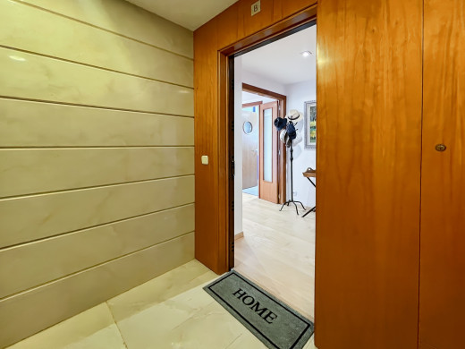 Luxuswohnung in Figueres mit 2 Parkplätzen und Abstellraum