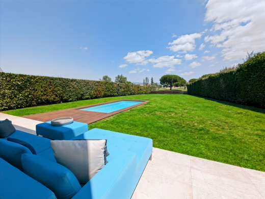 Villa with golf views in Peralada, swimming pool and lift