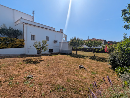 Maison avec 2 garages, grand terrain et sous-sol à La Garriga, Roses