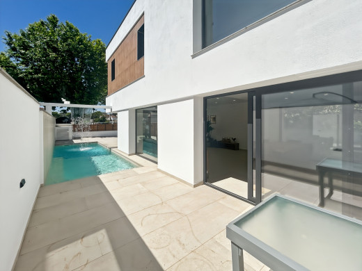 Casa con piscina y garaje en Empuriabrava