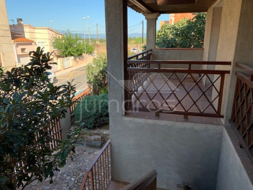 Maison avec 3 chambres plus terrain constructible