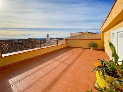 Maison de village rénovée en vente à Palau-Saverdera