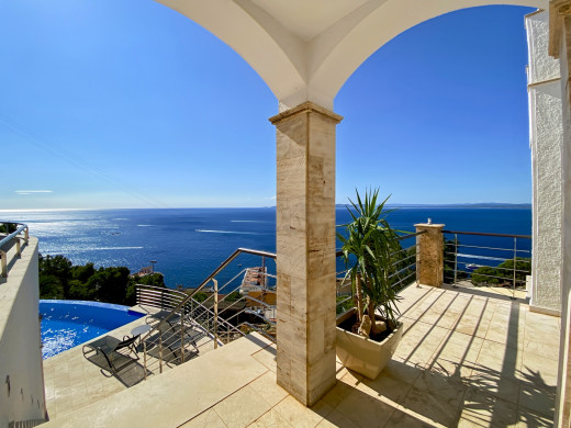 Villa de lujo con vistas panorámicas al mar y licencia turística en Roses