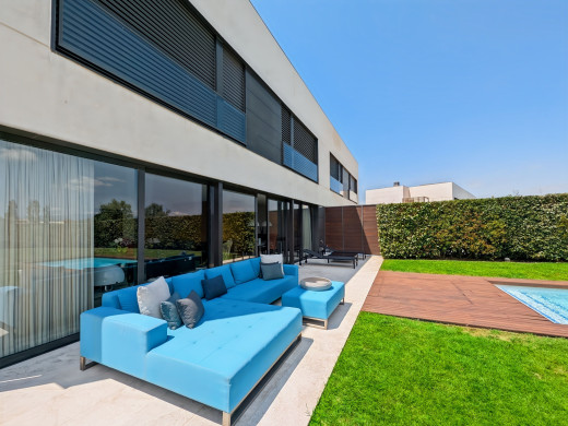 Villa with golf views in Peralada, swimming pool and lift
