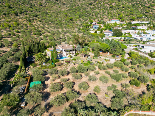 Propiedad con encanto en Pau: 9500 m², piscina, naturaleza y vistas