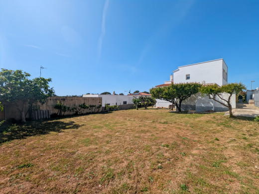 Maison avec 2 garages, grand terrain et sous-sol à La Garriga, Roses