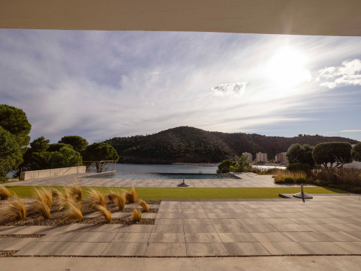 Villa de luxe en première ligne de mer à Colera