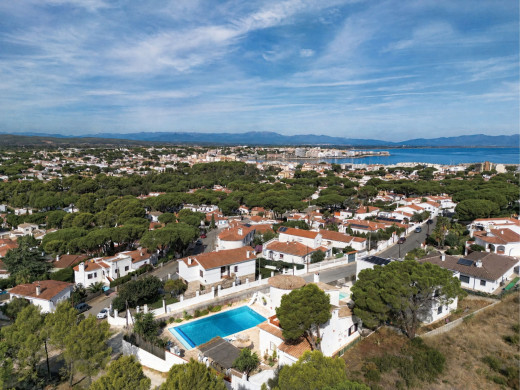Maison avec piscine, terrasses et garage à L'Escala