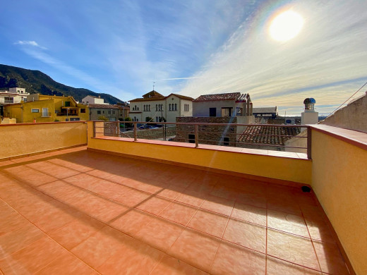 Maison de village rénovée en vente à Palau-Saverdera