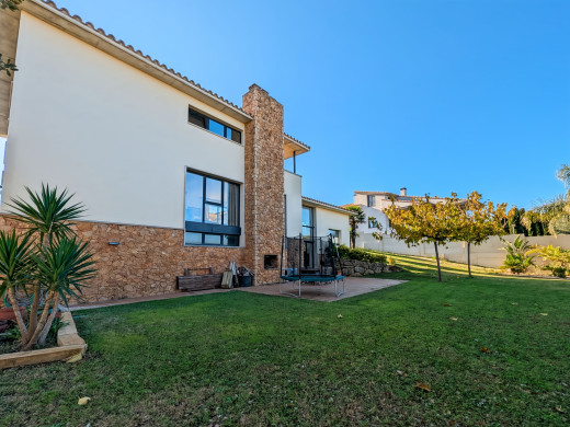 Maison de luxe à l'Escala avec grand jardin, piscine et garage