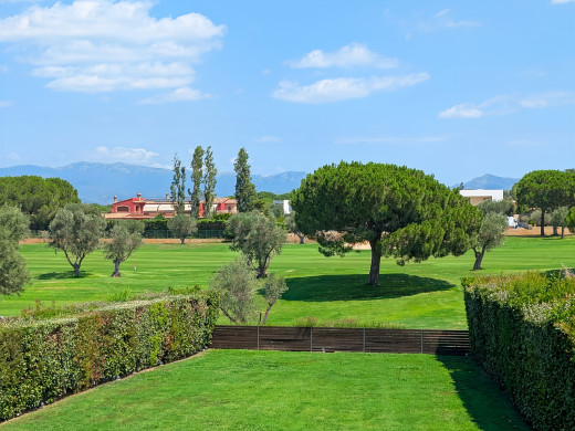 Villa with golf views in Peralada, swimming pool and lift