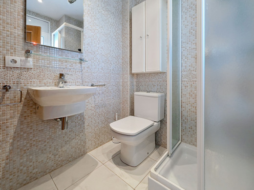 3 apartment building with garage and 20 m mooring in Empuriabrava