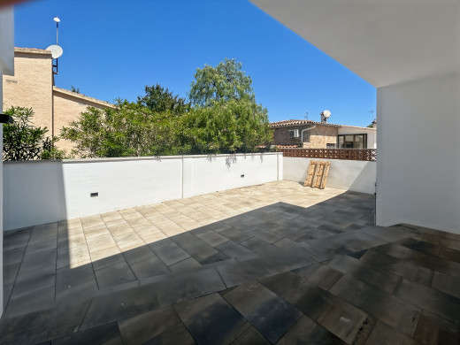 Casa con piscina y garaje en Empuriabrava