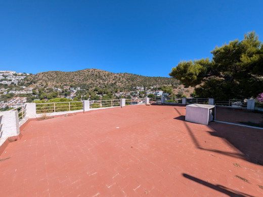 Maison avec vue mer, 6 chambres et 2 garages à Canyelles