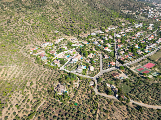 Propiedad con encanto en Pau: 9500 m², piscina, naturaleza y vistas