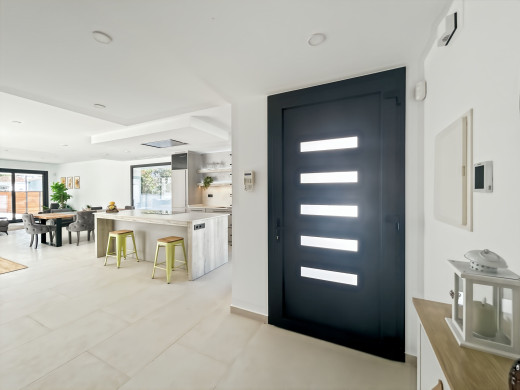 Casa con piscina y garaje en Empuriabrava
