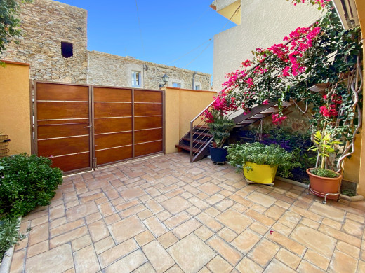 Maison de village rénovée en vente à Palau-Saverdera