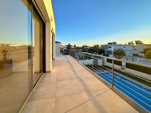 Villa moderne construite en 2020 à Empuriabrava