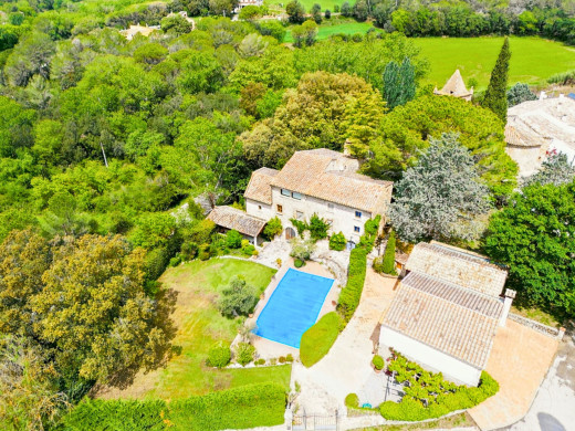 Farmhouse with outbuilding and 5000m2 of land in Catalonia