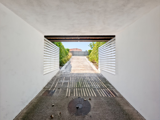 Villa with golf views in Peralada, swimming pool and lift