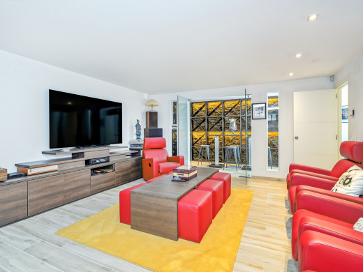 Exceptional villa with a 28 m mooring for sailboats / catamarans
