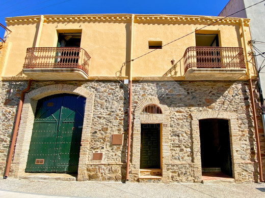 Maison traversante au coeur du village de Vilamaniscle, Espagne