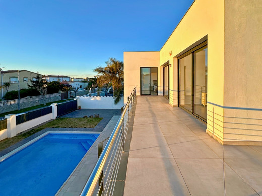 Villa moderne construite en 2020 à Empuriabrava