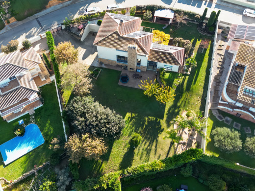 Maison de luxe à l'Escala avec grand jardin, piscine et garage