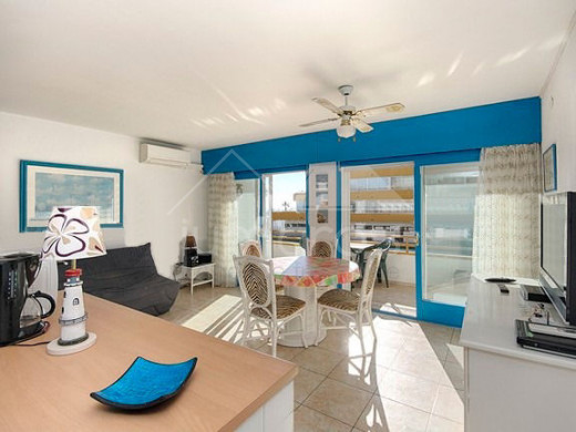 Apartamento a 50m de la playa con piscina comunitaria