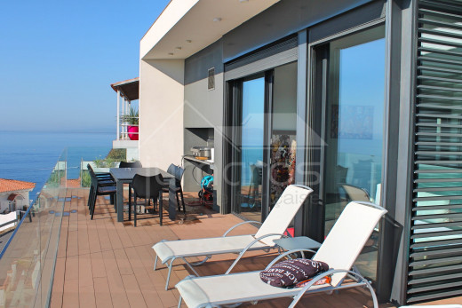 Villa de 4 habitaciones, piscina con vistas al mar y garaje
