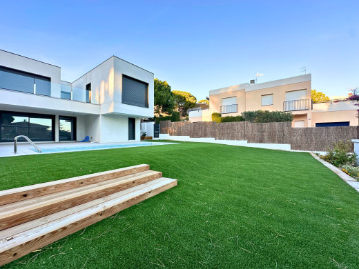 Villa neuve à Llançà, vue mer à 50 mètres de la plage