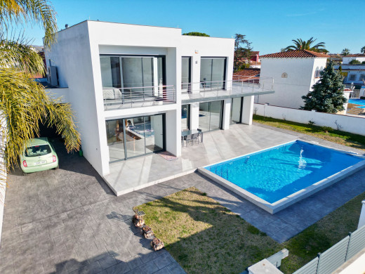 Villa moderne construite en 2020 à Empuriabrava