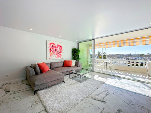 Apartment with mooring and tourist license, renovated in Empuriabrava