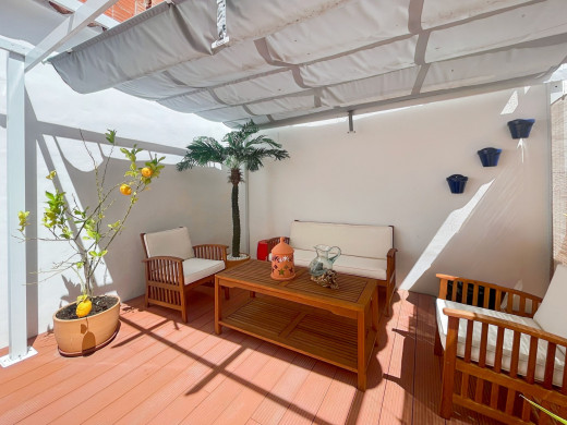 Immeuble avec appartement et restaurant en vente à Roses