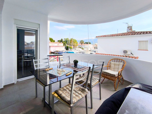 Appartement deux chambres avec amarre de 8m * 3m