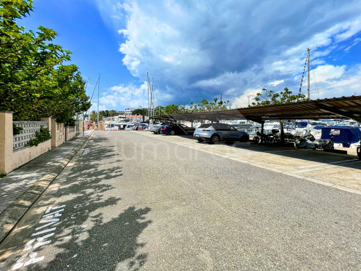 Amarre de 15m * 4,3m en vente à Santa Margarita, Rosas